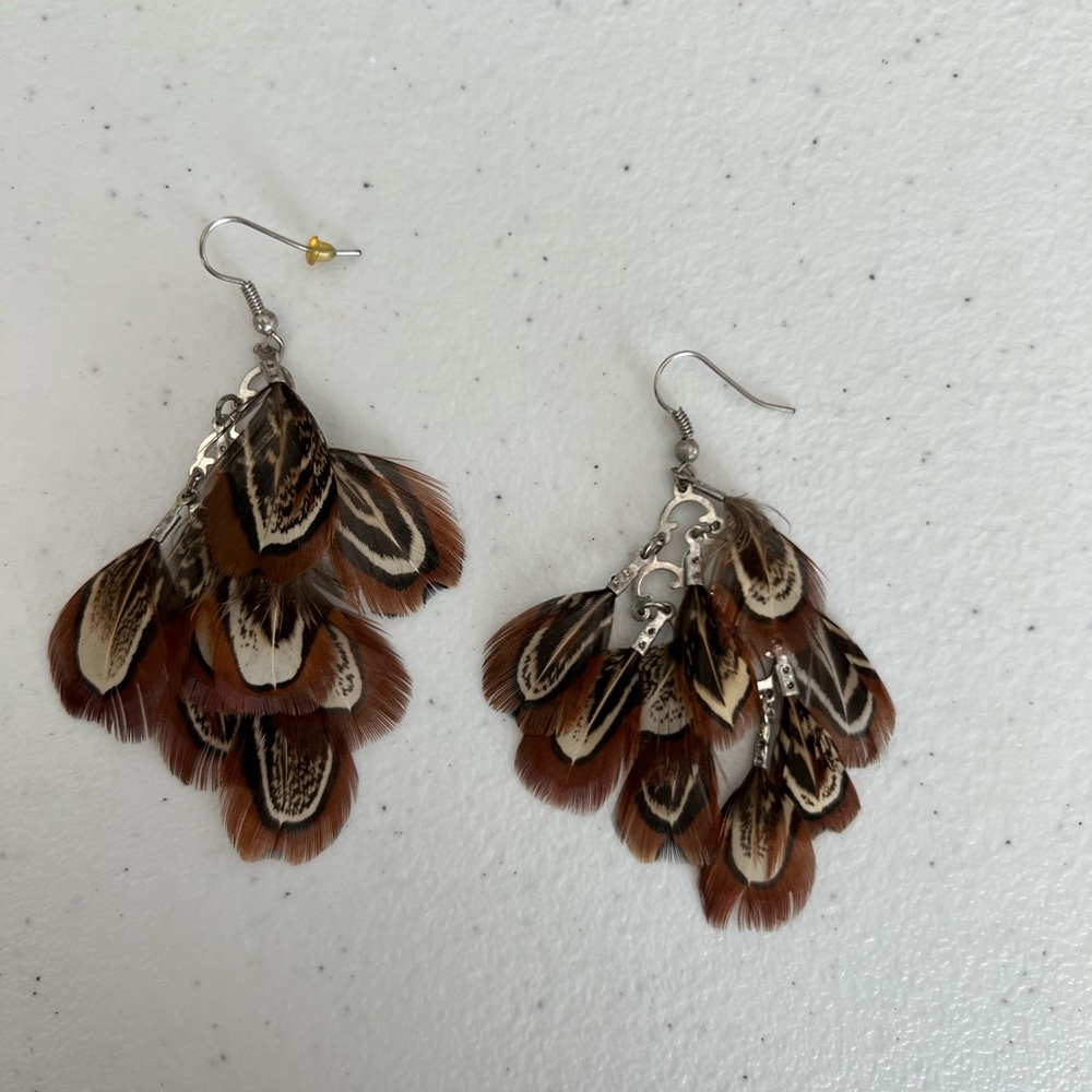 🪶 Boho Feather Dangle Earrings – Brown & Cream | Lightweight Statement